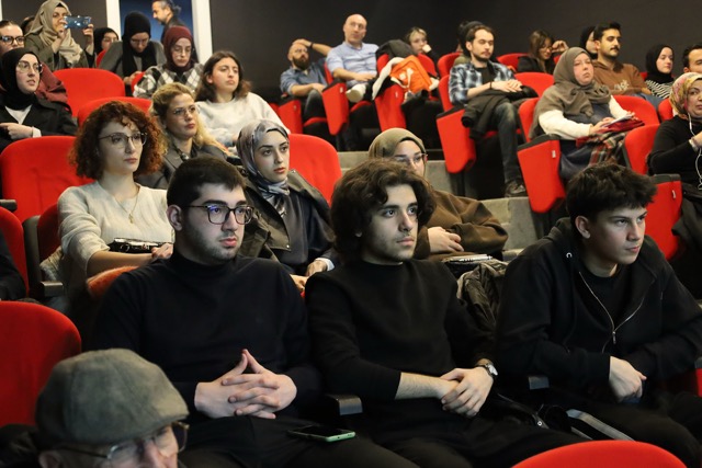 Charlie Chaplin'in 'Modern Zamanlar' filmi Sakarya'da sinemaseverlerle buluştu