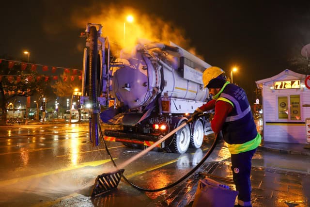 Altyapı çalışmasıyla yağmur suyu taşkını önleniyor, kaynaklara dönüştürülüyor.